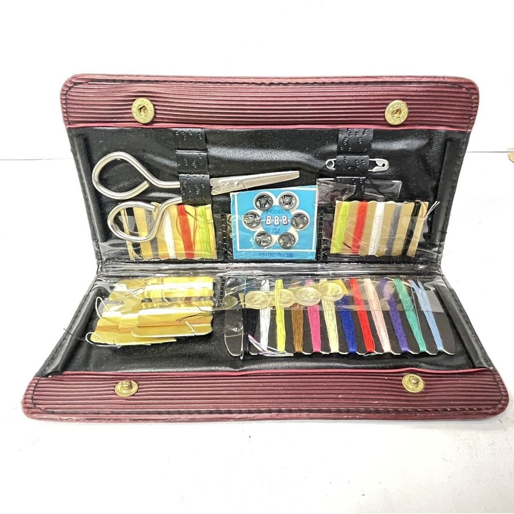 VINTAGE Hotel Sewing‎ Kit Purse Red Plastic Wallet Compact Slim